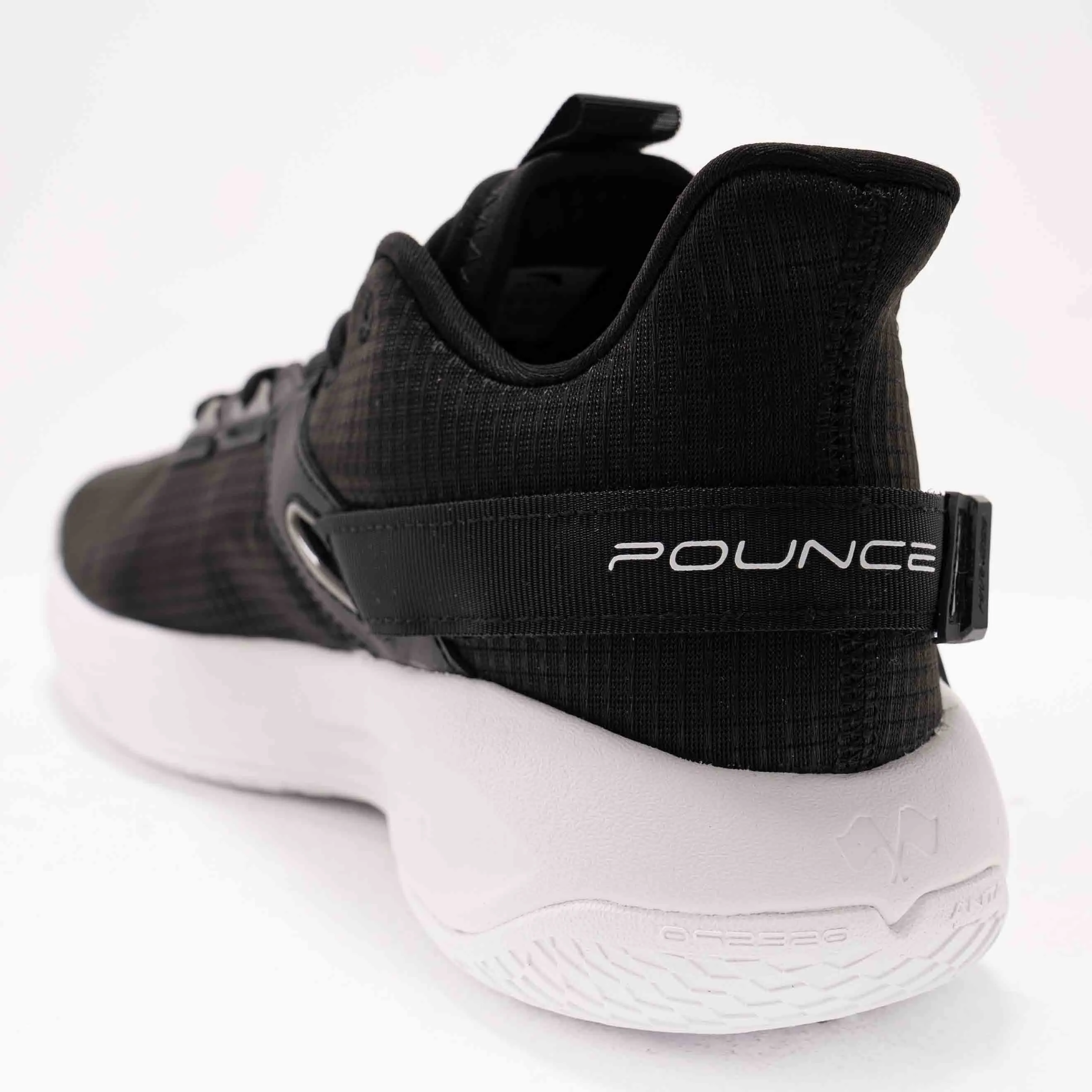 BASKETBALL SHOES
