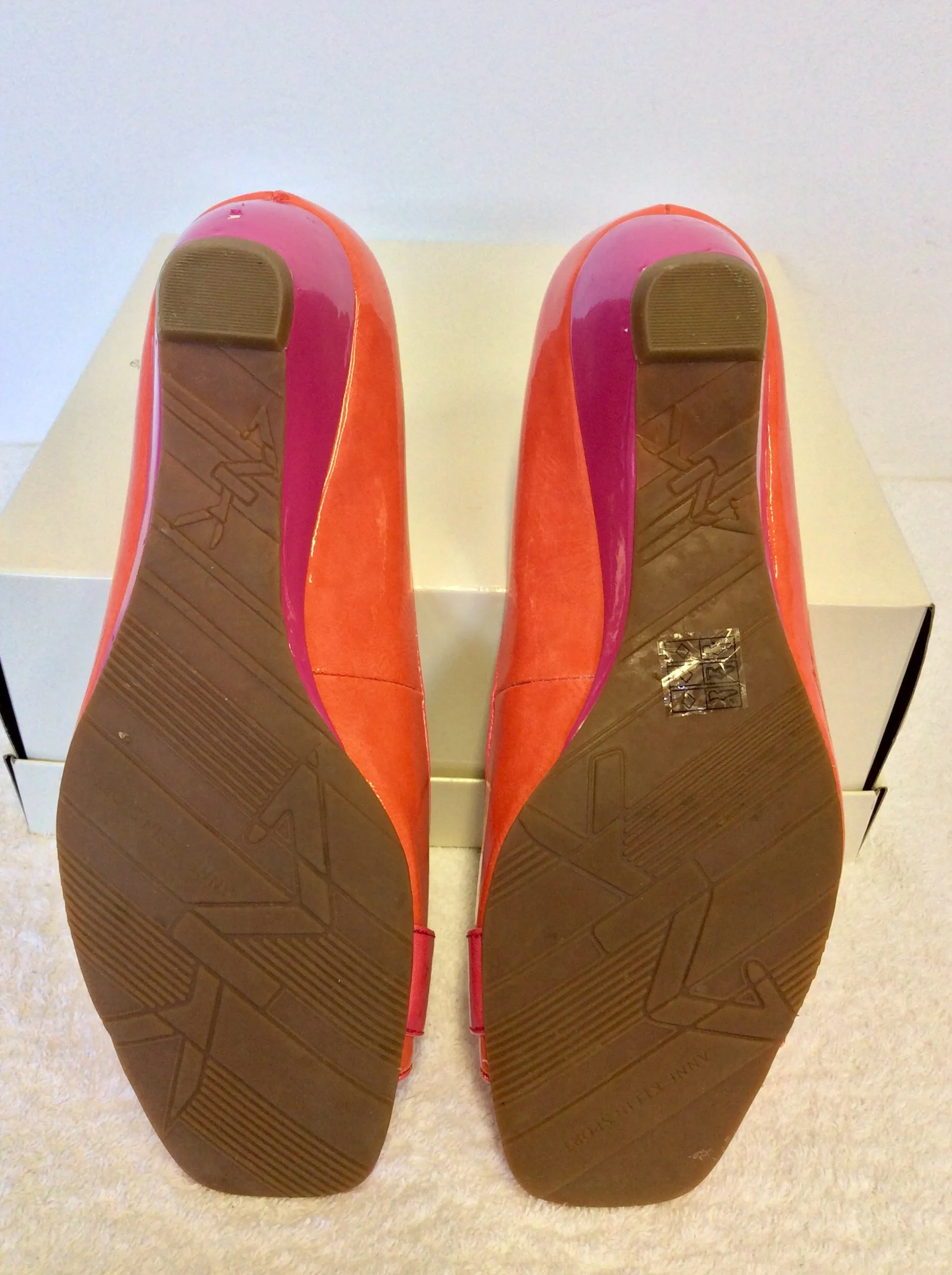 BRAND NEW ANNE KLEIN PINK & CORAL OPEN TOE LOW WEDGE HEELS SIZE 6/39