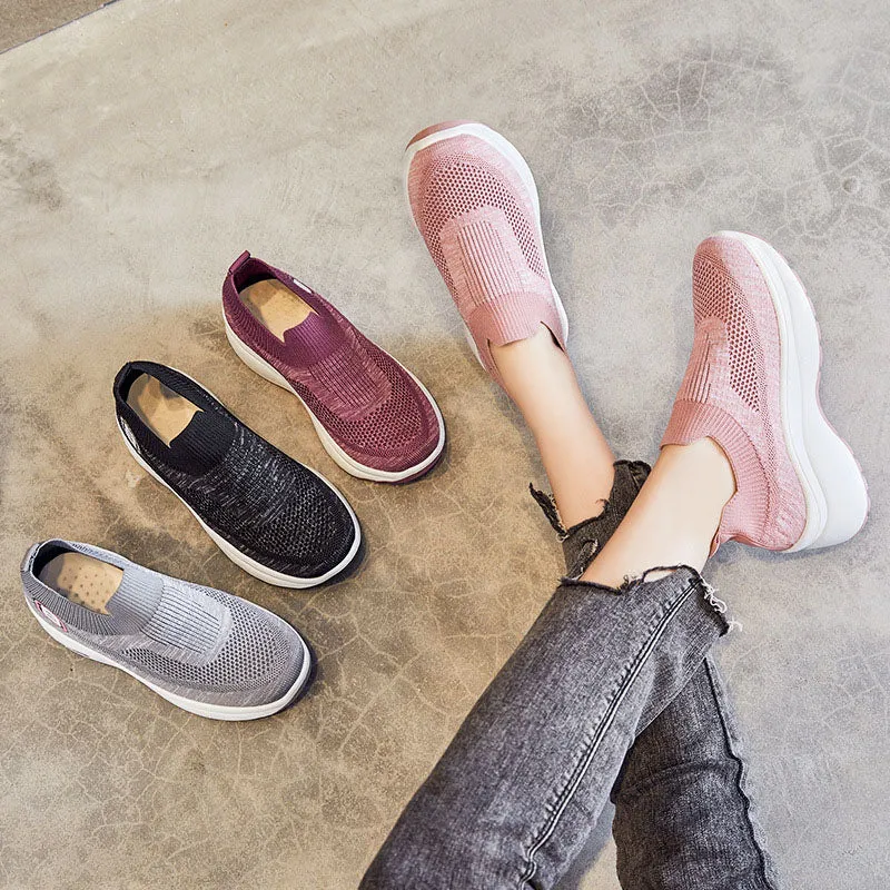 Casual mesh sneakers with a medium heel - women's