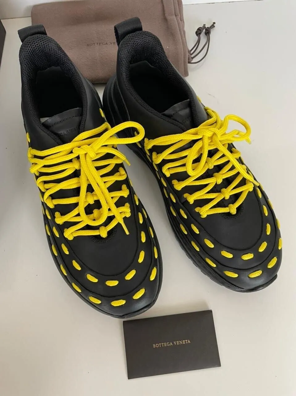 NIB $950 Bottega Veneta Mens Leather Black/Yellow Sneakers 9.5 US (42.5) 578305
