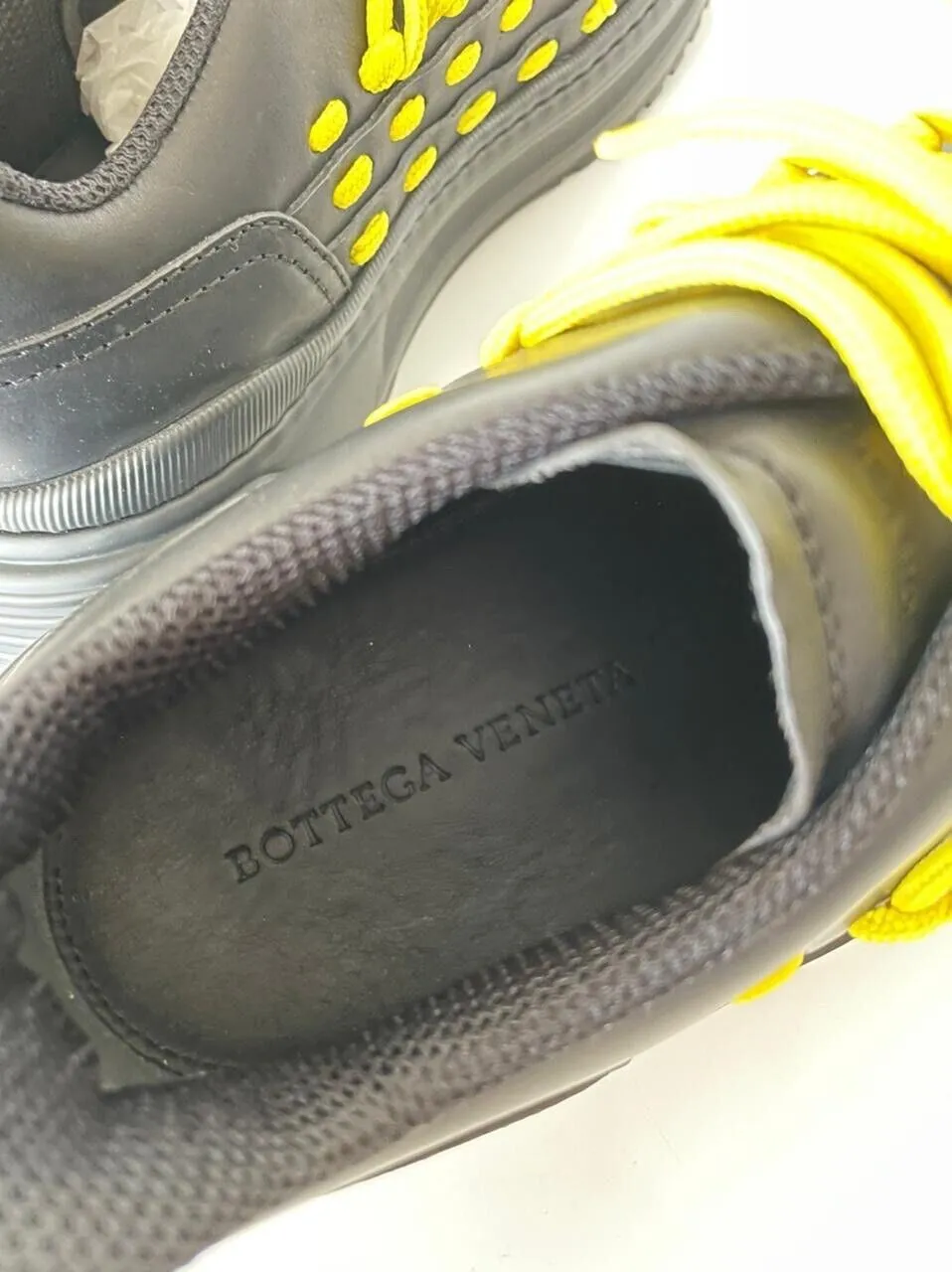 NIB $950 Bottega Veneta Mens Leather Black/Yellow Sneakers 9.5 US (42.5) 578305