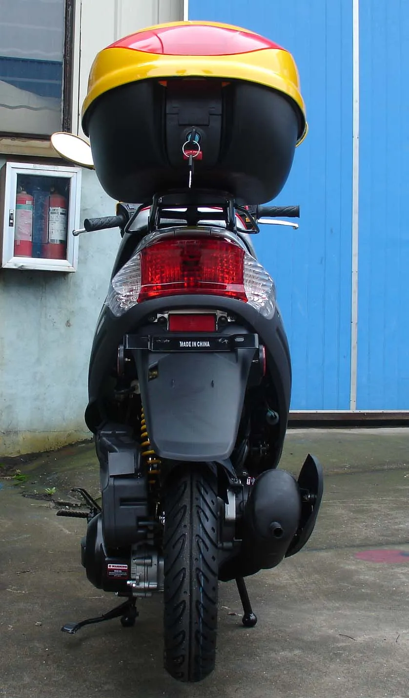 Series Deluxe Large-Size 150cc Roketa Scooter [Not CA Legal], Last one at this price! Red only