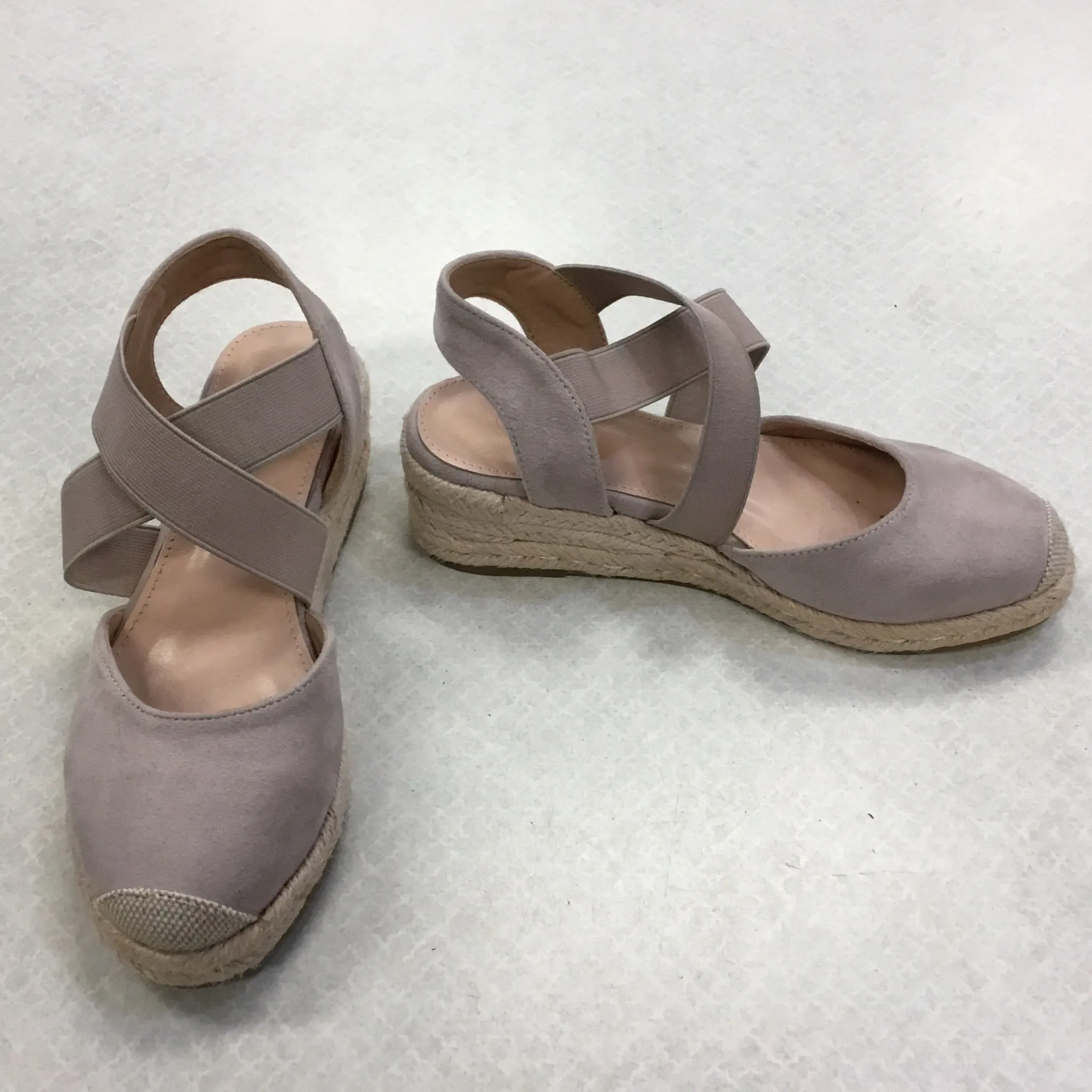 Shoes Heels Wedge By Clothes Mentor In Pink, Size: 5