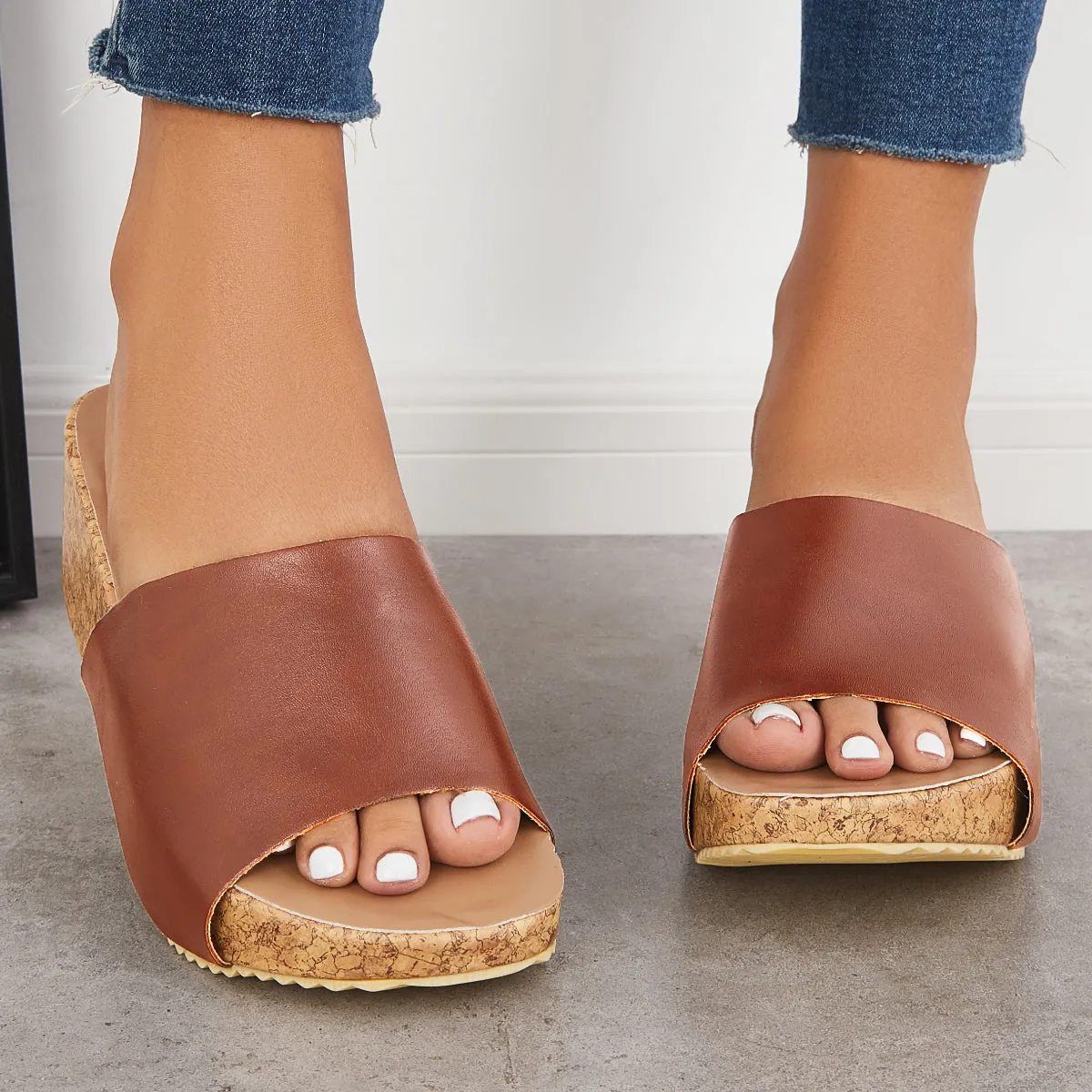 Sohiwoo Women Comfy Cork Wedge Sandals Slip on Lug Sole Platform Slide Sandals